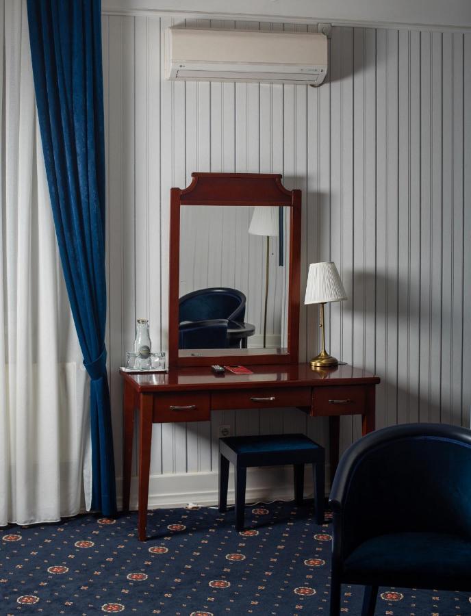 Hotel Aristocrat Tsjernivtsi Eksteriør bilde