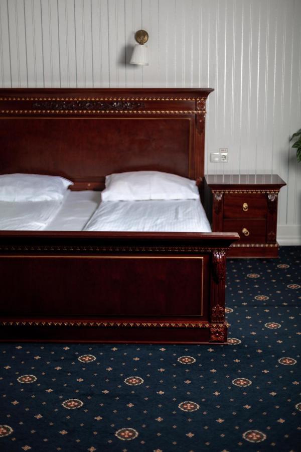Hotel Aristocrat Tsjernivtsi Eksteriør bilde