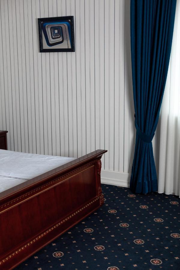 Hotel Aristocrat Tsjernivtsi Eksteriør bilde